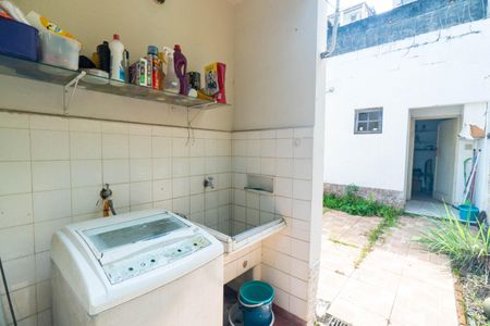 Casa à venda com 341m², 3 quartos e 3 vagas Casa à venda com 341m², 3 quartos e 3 vagasLavanderia