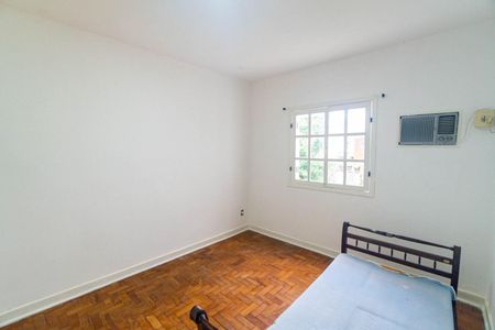 Casa à venda com 341m², 3 quartos e 3 vagas Casa à venda com 341m², 3 quartos e 3 vagasQuarto 3