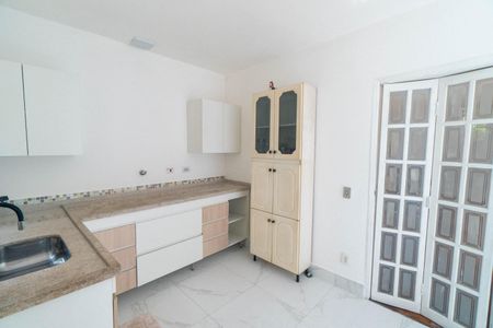 Casa à venda com 341m², 3 quartos e 3 vagas Casa à venda com 341m², 3 quartos e 3 vagasCozinha