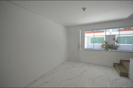 Sala de casa para alugar com 2 quartos, 65m² em Marechal Hermes, Rio de Janeiro