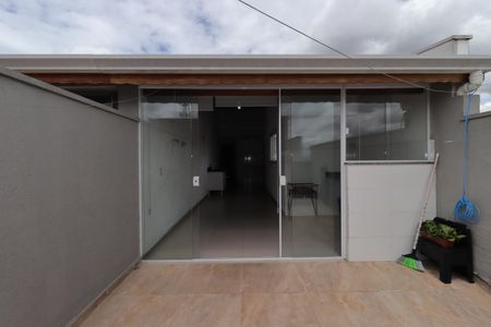 Apartamento para alugar com 100m², 2 quartos e 1 vagaQuintal