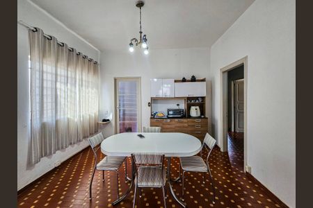 Casa à venda com 221m², 5 quartos e 7 vagas