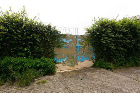 Casa à venda com 329m², 3 quartos e 3 vagas Casa à venda com 329m², 3 quartos e 3 vagasFachada