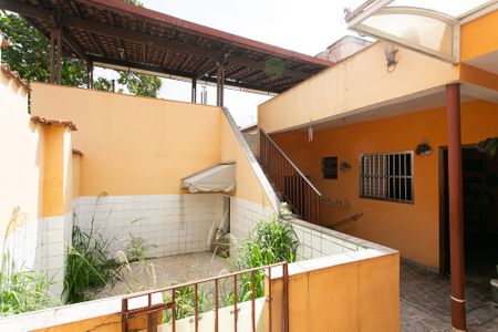 Casa à venda com 329m², 3 quartos e 3 vagas Casa à venda com 329m², 3 quartos e 3 vagasÁrea Externa