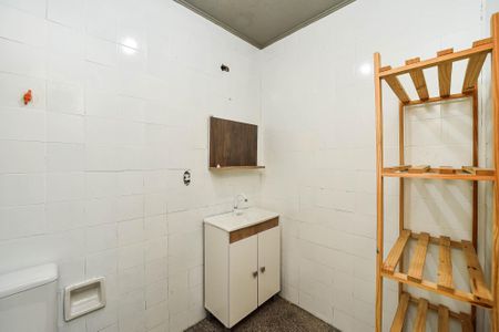 Banheiro de apartamento para alugar com 1 quarto, 60m² em Vila Ipiranga, Porto Alegre