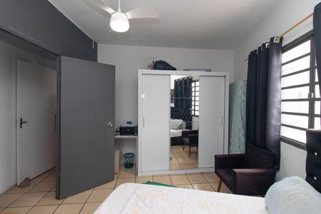 Casa à venda com 166m², 4 quartos e 3 vagas Casa à venda com 166m², 4 quartos e 3 vagasQuarto 1 Casa 3