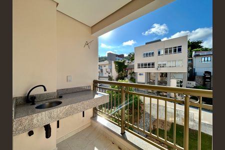 Apartamento para alugar com 70m², 2 quartos e 1 vagaVaranda