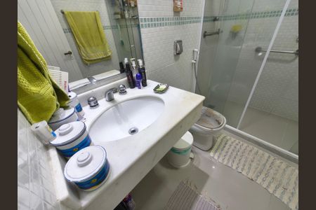 Casa de condomínio à venda com 400m², 3 quartos e 2 vagasBanheiro Social
