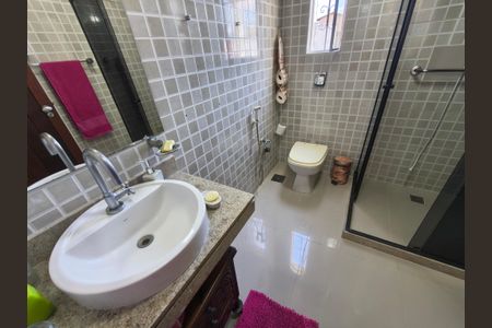 Casa de condomínio à venda com 400m², 3 quartos e 2 vagasBanheiro Social 2