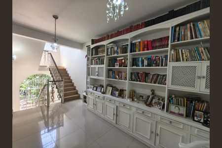 Casa de condomínio à venda com 400m², 3 quartos e 2 vagasEscritório