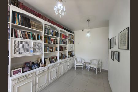 Casa de condomínio à venda com 400m², 3 quartos e 2 vagasEscritório