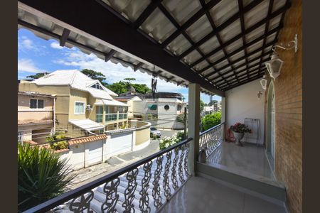 Casa de condomínio à venda com 400m², 3 quartos e 2 vagasVaranda Quarto 1