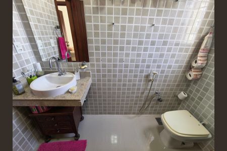 Casa de condomínio à venda com 400m², 3 quartos e 2 vagasBanheiro Social 2