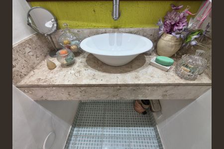 Casa de condomínio à venda com 400m², 3 quartos e 2 vagasBanheiro Social