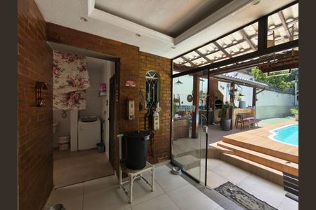 Casa de condomínio à venda com 400m², 3 quartos e 2 vagasÁrea de Serviço