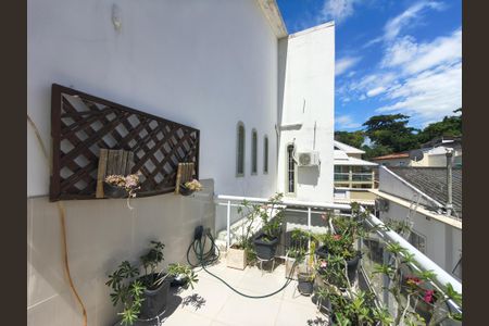 Casa de condomínio à venda com 400m², 3 quartos e 2 vagasVaranda Suíte