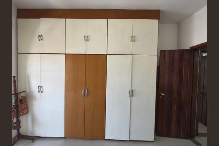 Casa de condomínio à venda com 400m², 3 quartos e 2 vagasQuarto 2