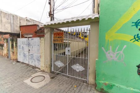 Casa à venda com 72m², 2 quartos e sem vaga Casa à venda com 72m², 2 quartos e sem vagaFachada