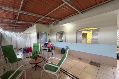 Casa para alugar com 150m², 3 quartos e 6 vagas Casa para alugar com 150m², 3 quartos e 6 vagasVaranda