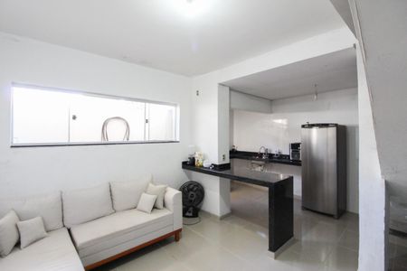 Sala de casa para alugar com 3 quartos, 90m² em Minas Caixa, Belo Horizonte