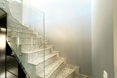 Apartamento à venda com 117m², 3 quartos e 2 vagas Apartamento à venda com 117m², 3 quartos e 2 vagasEscadas