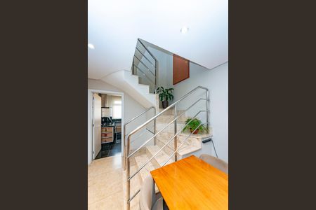 Apartamento para alugar com 116m², 2 quartos e 3 vagasEscada