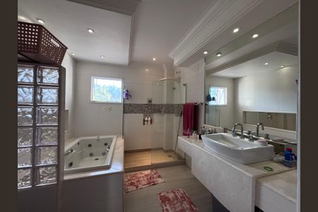 Casa de condomínio para alugar com 310m², 4 quartos e 1 vaga Casa de condomínio para alugar com 310m², 4 quartos e 1 vagaSuíte 1 - Banheiro