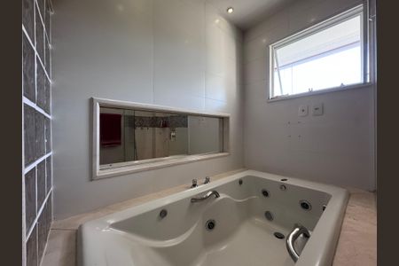 Casa de condomínio para alugar com 310m², 4 quartos e 1 vaga Casa de condomínio para alugar com 310m², 4 quartos e 1 vagaSuíte 1 - Banheiro