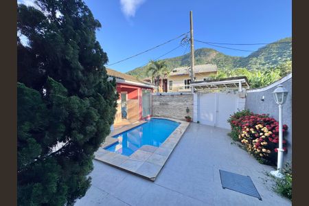 Casa de condomínio para alugar com 310m², 4 quartos e 1 vaga Casa de condomínio para alugar com 310m², 4 quartos e 1 vagaÁrea externa