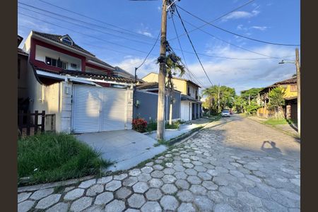 Casa de condomínio para alugar com 310m², 4 quartos e 1 vaga Casa de condomínio para alugar com 310m², 4 quartos e 1 vagaFachada