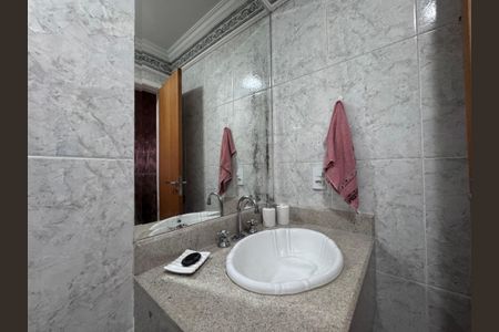 Casa de condomínio para alugar com 310m², 4 quartos e 1 vaga Casa de condomínio para alugar com 310m², 4 quartos e 1 vagaSuíte 2 - Banheiro