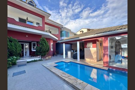 Casa de condomínio para alugar com 310m², 4 quartos e 1 vaga Casa de condomínio para alugar com 310m², 4 quartos e 1 vagaÁrea externa