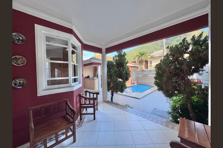 Casa de condomínio para alugar com 310m², 4 quartos e 1 vaga Casa de condomínio para alugar com 310m², 4 quartos e 1 vagaÁrea externa