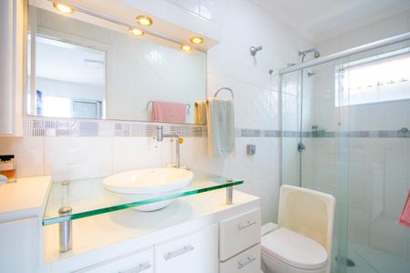 Casa à venda com 224m², 3 quartos e 2 vagasBanheiro do quarto 1