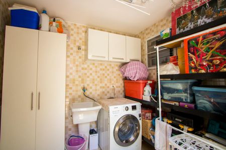 Casa à venda com 224m², 3 quartos e 2 vagasÁrea de serviço