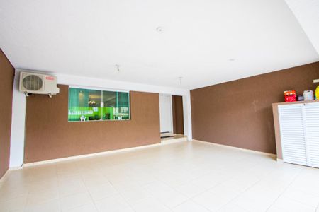 Casa à venda com 224m², 3 quartos e 2 vagasGaragem