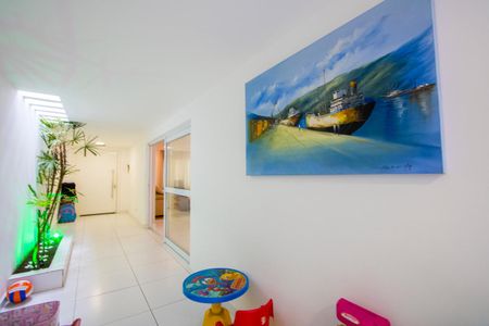 Casa à venda com 224m², 3 quartos e 2 vagasCorredor