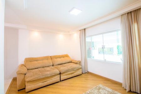 Casa à venda com 224m², 3 quartos e 2 vagasSala de TV