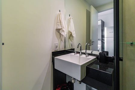 Banheiro de apartamento para alugar com 1 quarto, 20m² em Jardim das Acacias, São Paulo