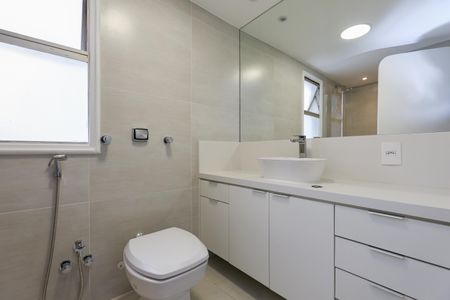 Apartamento para alugar com 110m², 2 quartos e 2 vagas Apartamento para alugar com 110m², 2 quartos e 2 vagasBanheiro da Suíte