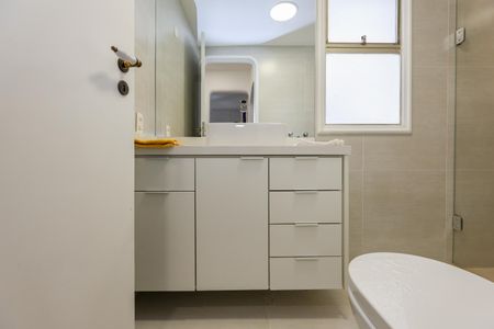 Apartamento para alugar com 110m², 2 quartos e 2 vagas Apartamento para alugar com 110m², 2 quartos e 2 vagasBanheiro