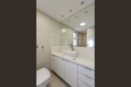 Apartamento para alugar com 110m², 2 quartos e 2 vagas Apartamento para alugar com 110m², 2 quartos e 2 vagasBanheiro da Suíte