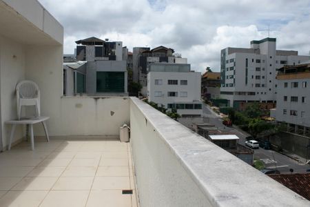 Apartamento à venda com 141m², 2 quartos e 3 vagasCobertura