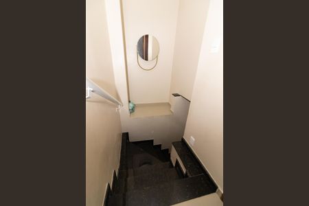 Casa de condomínio para alugar com 72m², 2 quartos e sem vagaEscada