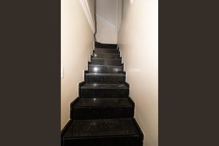 Casa de condomínio para alugar com 72m², 2 quartos e sem vagaEscada