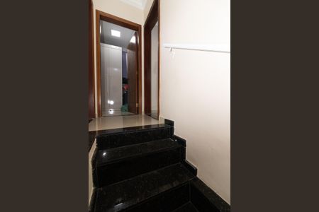 Casa de condomínio para alugar com 72m², 2 quartos e sem vagaEscada