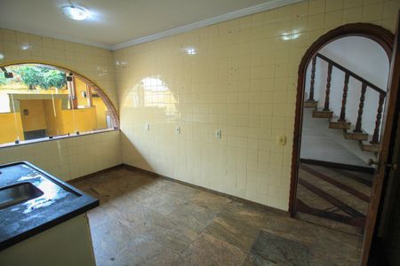 Casa à venda com 282m², 3 quartos e 5 vagas