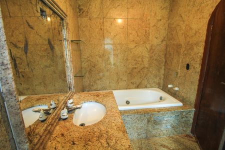 Casa à venda com 282m², 3 quartos e 5 vagas