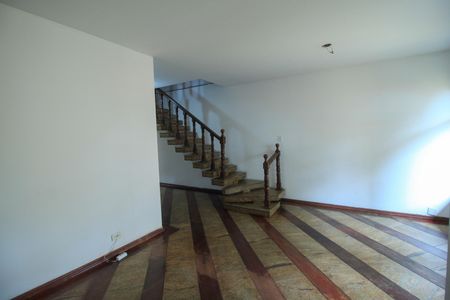 Casa à venda com 282m², 3 quartos e 5 vagas