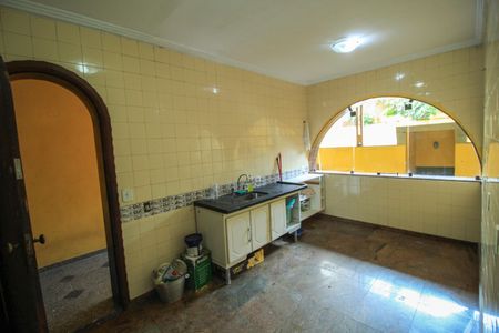 Casa à venda com 282m², 3 quartos e 5 vagas